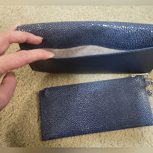 Dark blue Michael Kors wallet with removable zip card holder - Picture 5 of 7